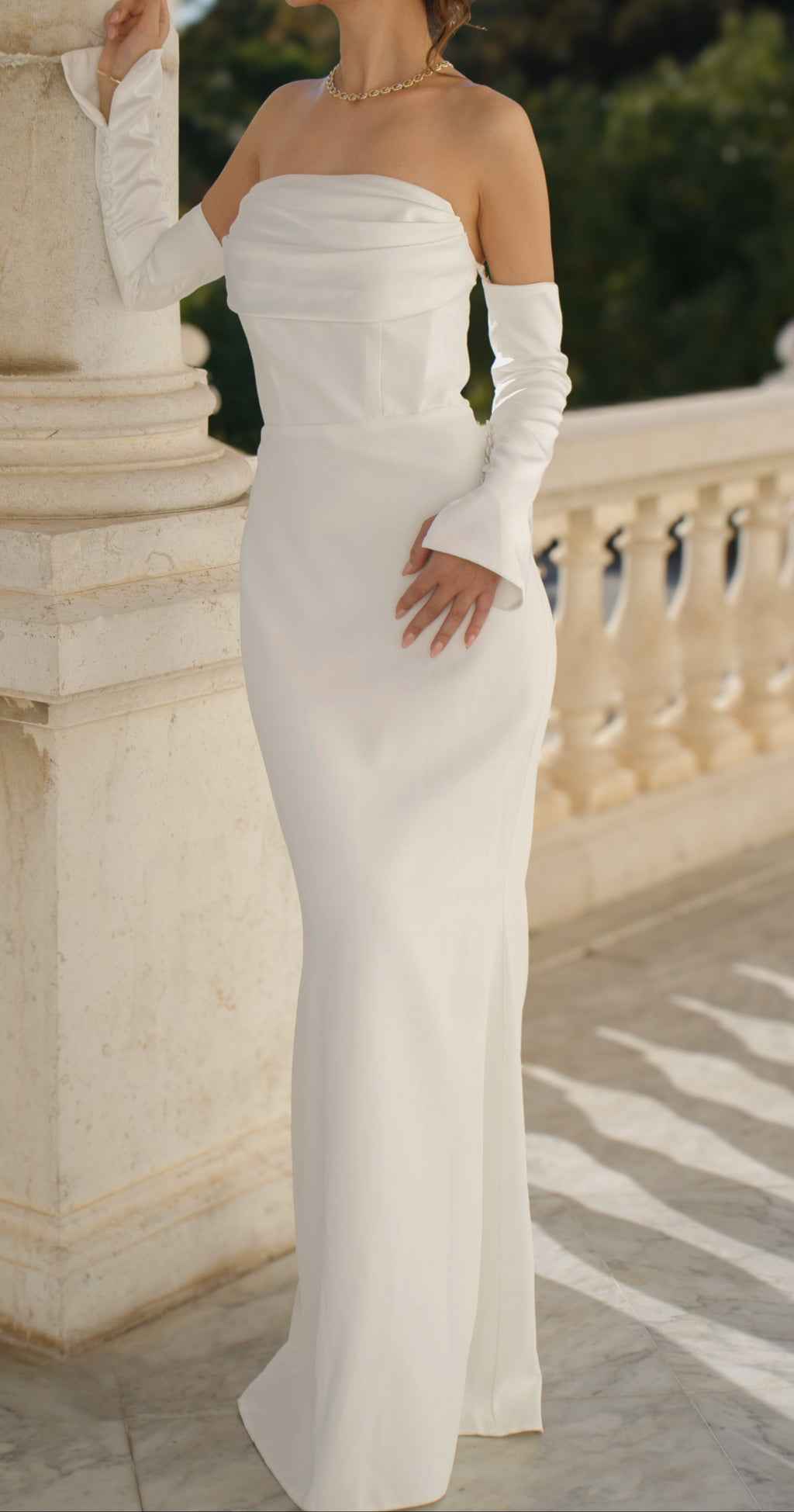 Abito lungo in tonalità bianco