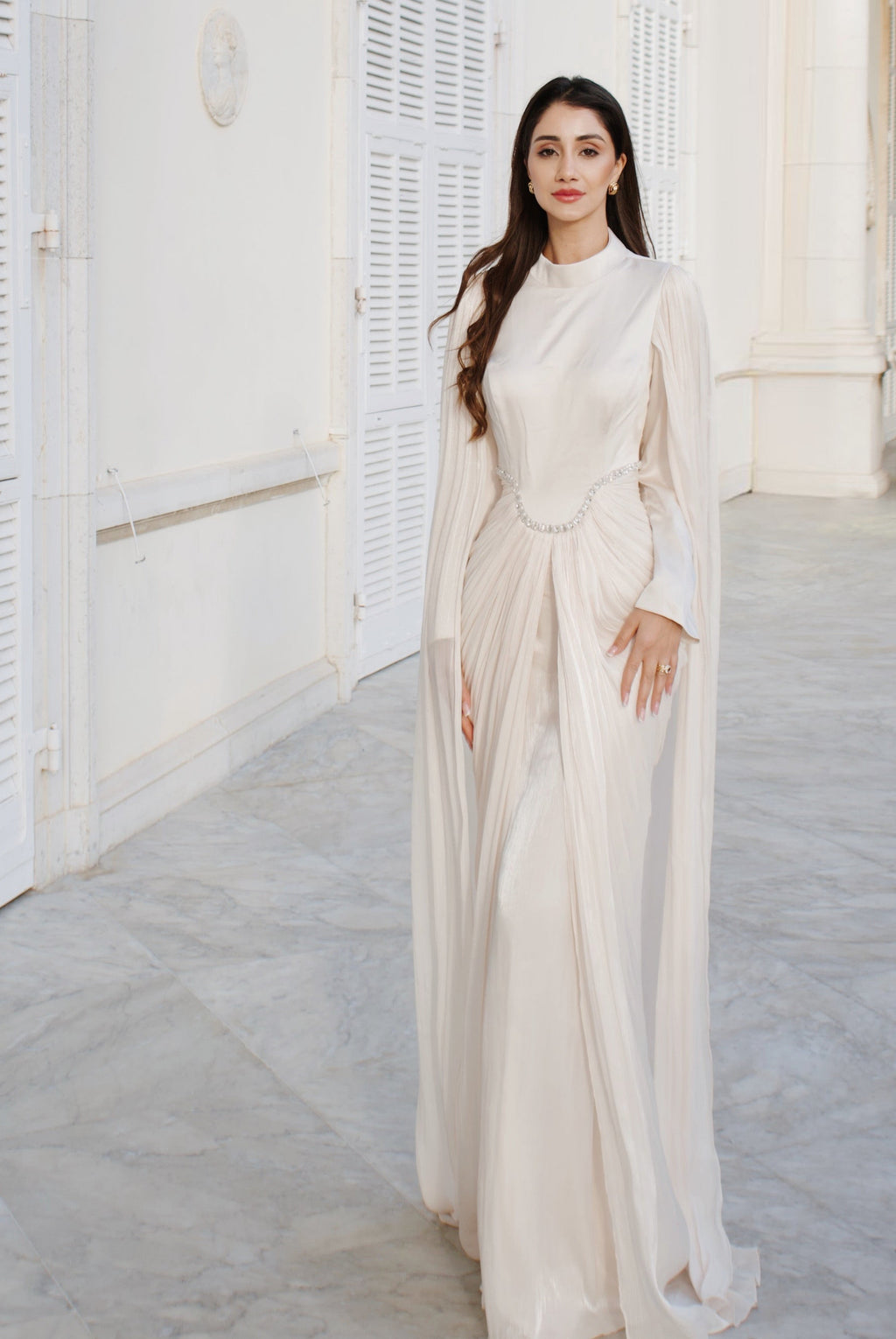 Abito da Sera Lungo in Satin con Drappeggio Asimmetrico