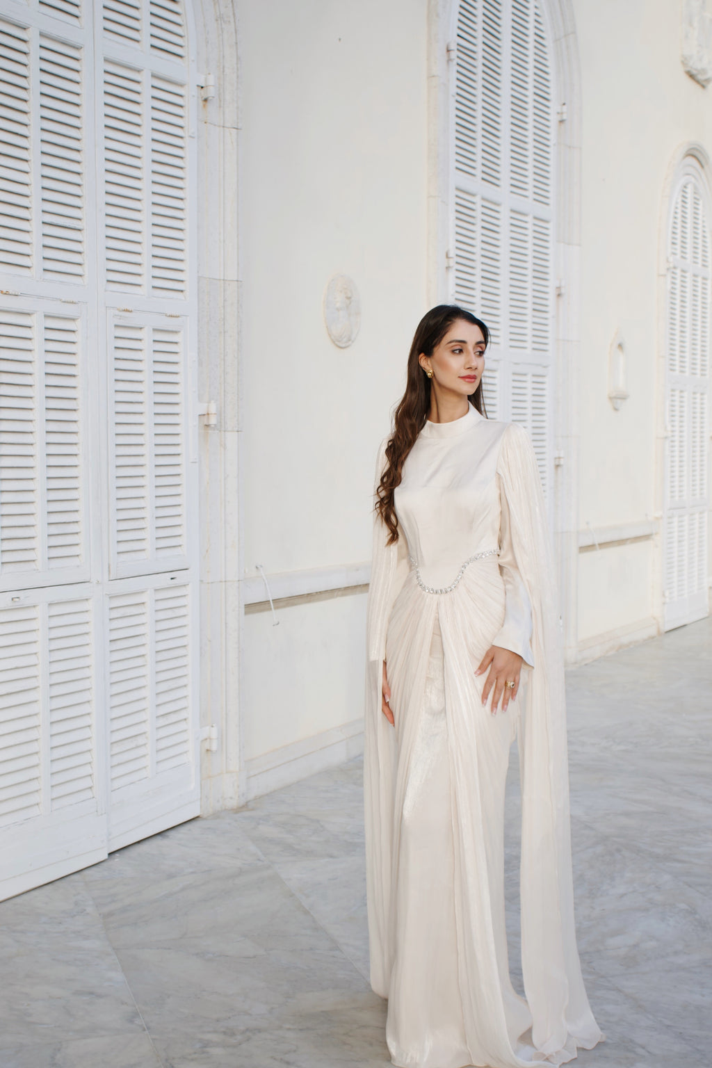 Abito da Sera Lungo in Satin con Drappeggio Asimmetrico