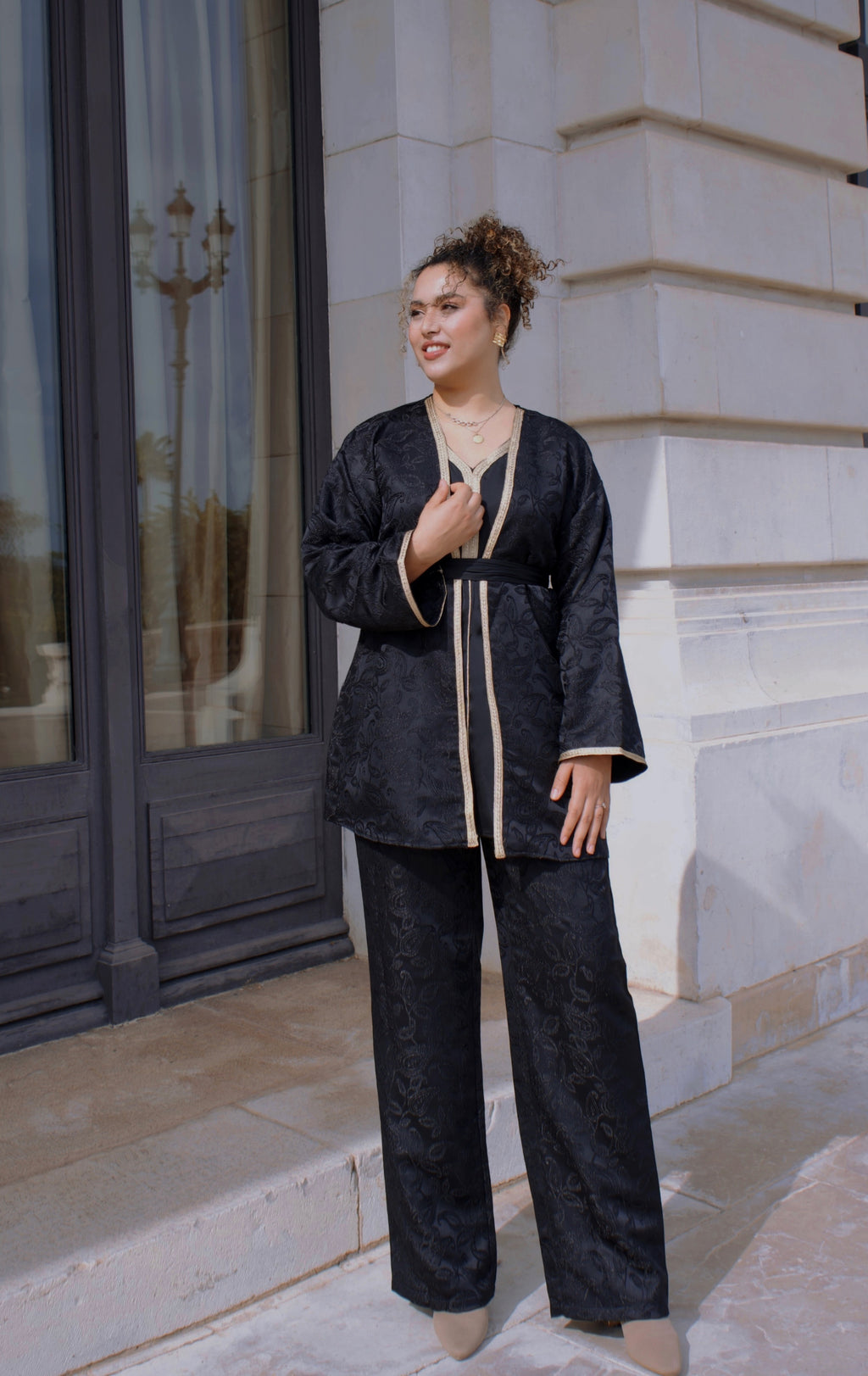 Completo Elegante Nero con Giacca Kimono e Pantaloni Palazzo